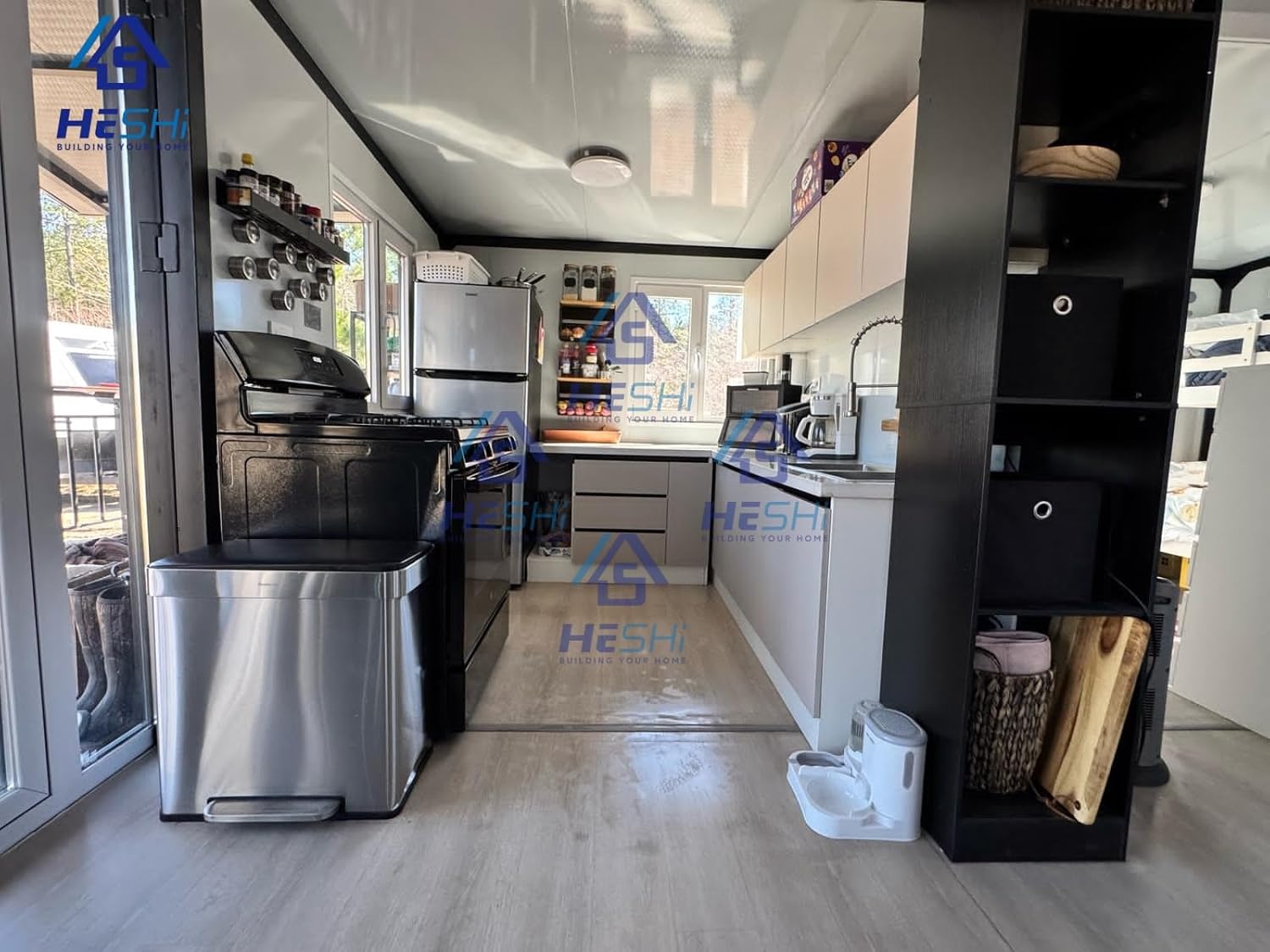 20FT Tiny Houses, Prefab Homes, Equipped with Bedroom, Bathroom and Kitchen, Prefabricated Container House Designed Specifically for Adults, Expandable Container House